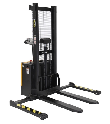 Stacker dengan Penggerak Bertenaga dan Pengangkat Bertenaga