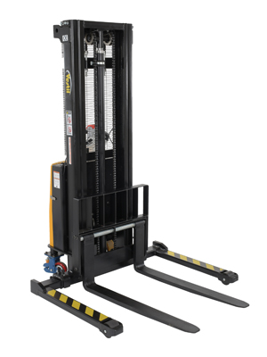 Stacker dengan Pengangkat Bertenaga