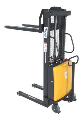 Stacker dengan Pengangkat Bertenaga